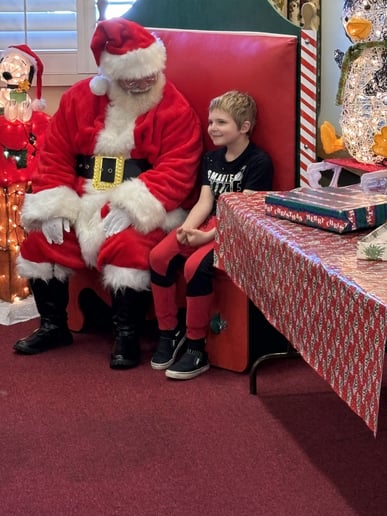 Gallery photo 7 of Santa Claus Jay