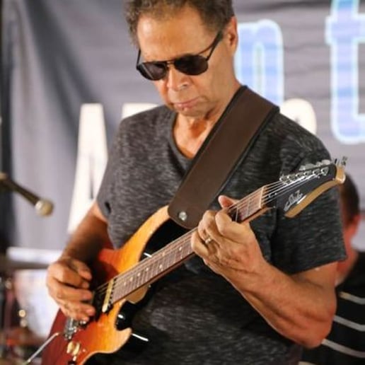 Gallery photo 1 of Wayne Marshall Guitarist