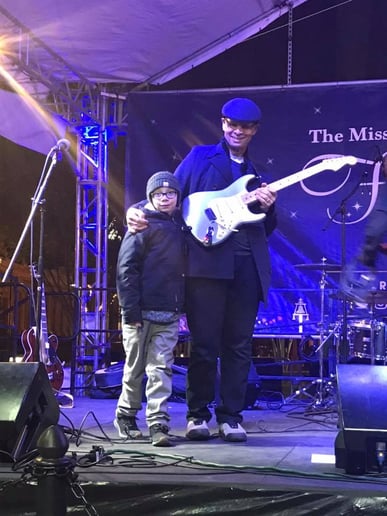 Gallery photo 2 of Wayne Marshall Guitarist