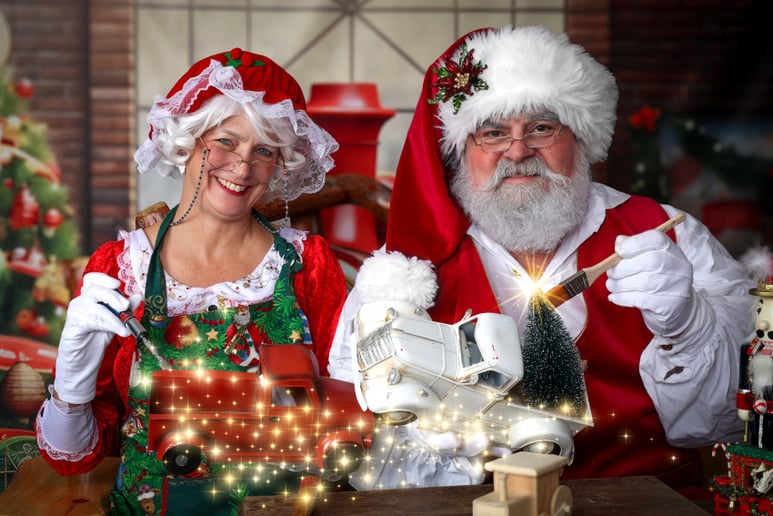 Gallery photo 3 of Santa Bear & Mrs. Goldie Claus