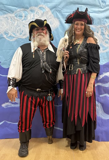 Gallery photo 25 of Santa Bear & Mrs. Goldie Claus