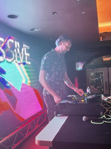 Gallery photo 6 of DJ Drew