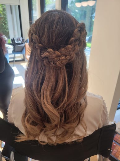 Gallery photo 6 of Wedding Hair Artist