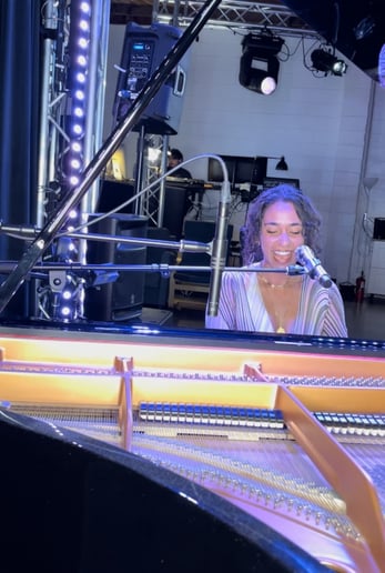 Gallery photo 3 of Event Pianist - Tara Kia