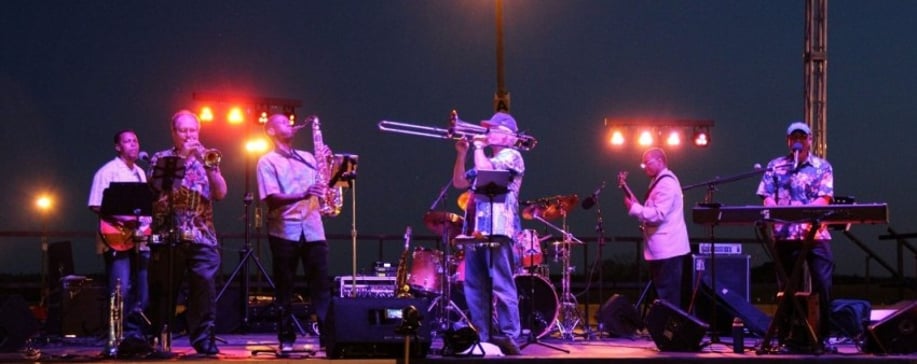 Gallery photo 1 of "Weekend Getaway" band