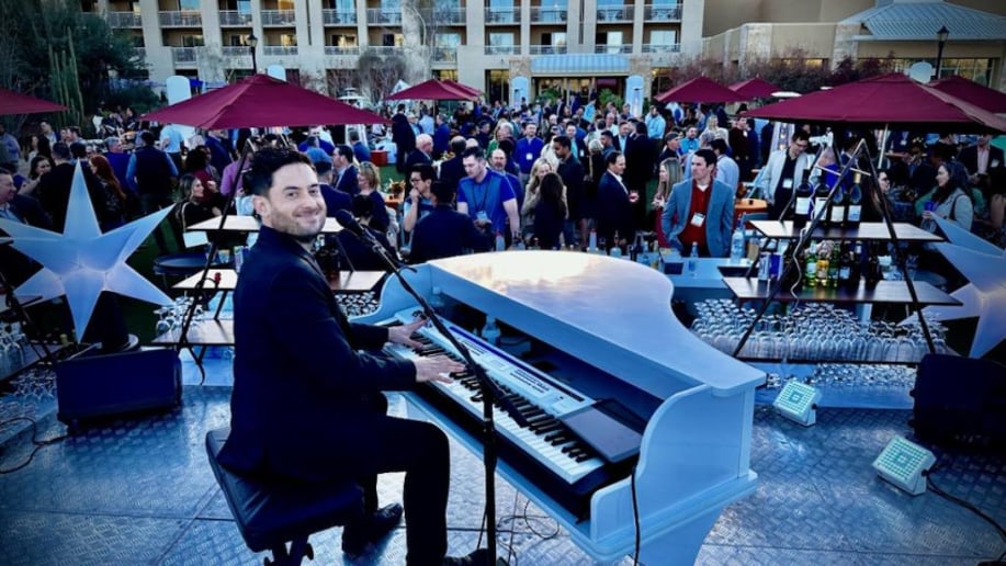 Gallery photo 1 of Wes Ringel - "Arizona's Piano Man"