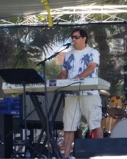 Gallery photo 3 of Wet Kneez Band