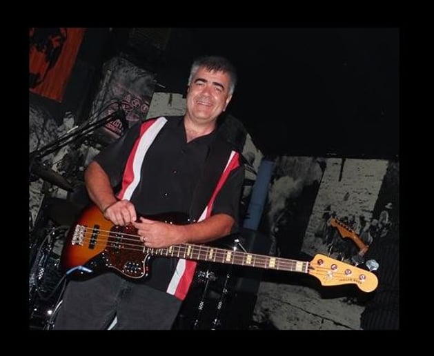 Gallery photo 6 of Wet Kneez Band