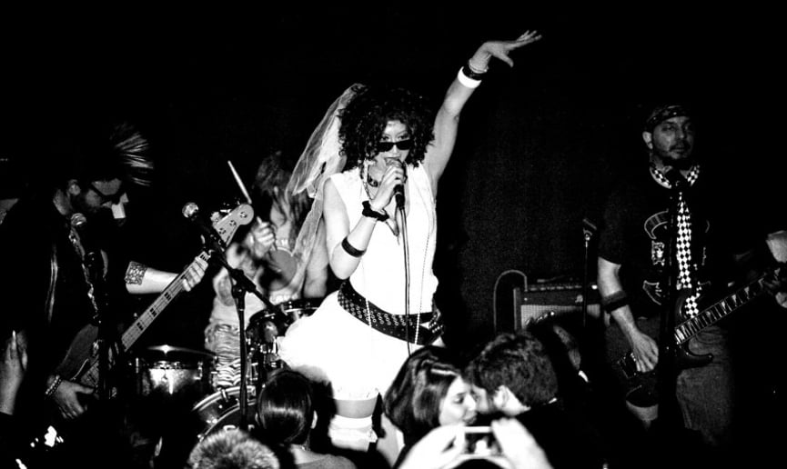 Gallery photo 8 of White Wedding Band