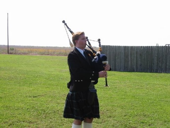 Gallery photo 1 of Wichita Bagpiper