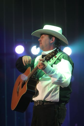 Gallery photo 6 of Wild Horses - Garth Brooks Tribute Band