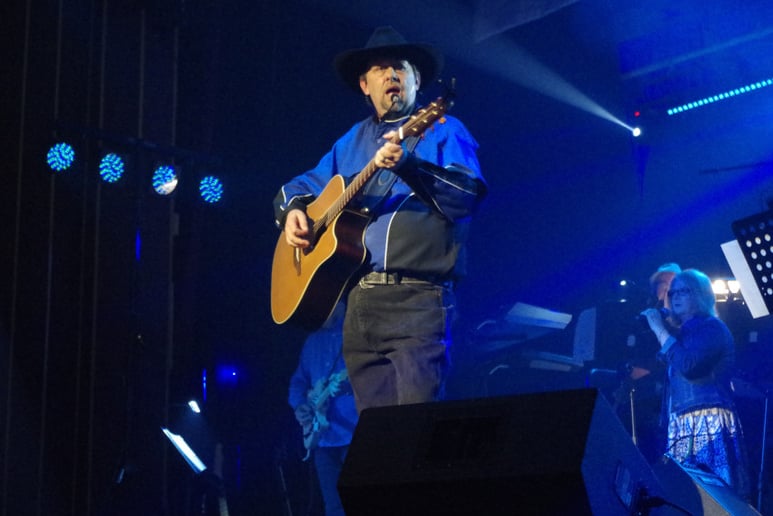 Gallery photo 3 of Wild Horses - Garth Brooks Tribute Band