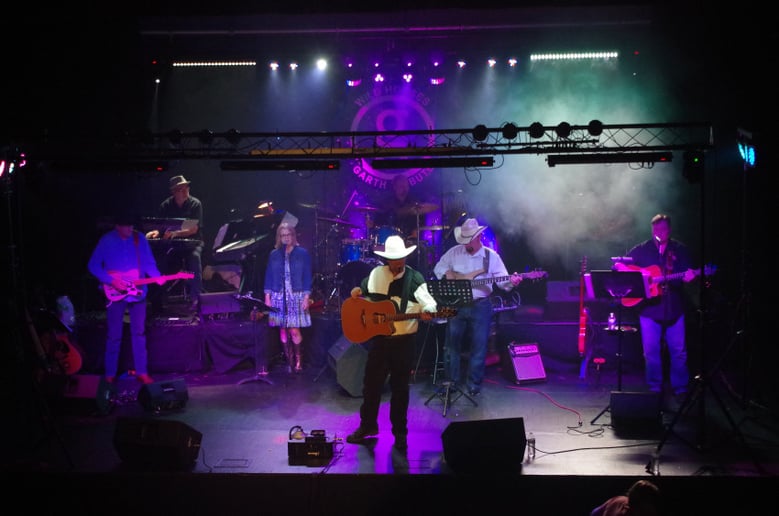 Gallery photo 10 of Wild Horses - Garth Brooks Tribute Band
