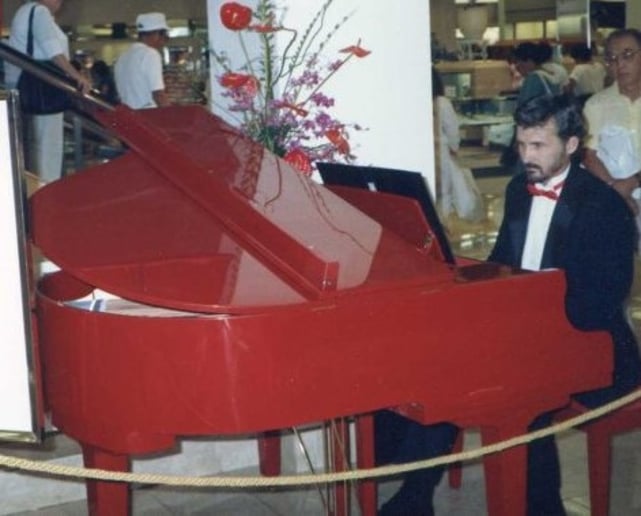 Gallery photo 7 of William Woods at the Piano
