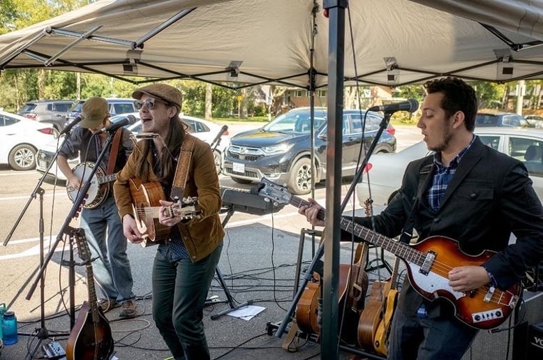 Gallery photo 1 of Wilson & The Cast Aways