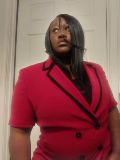 Gallery photo 8 of Woman Willionaire