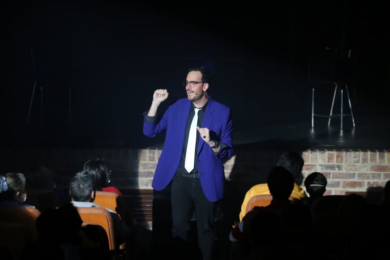 Gallery photo 9 of World-Class Magician