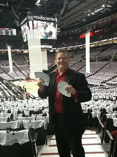 Gallery photo 7 of World Caliber Magician Mark Benthimer