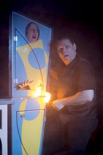Gallery photo 9 of World Caliber Magician Mark Benthimer