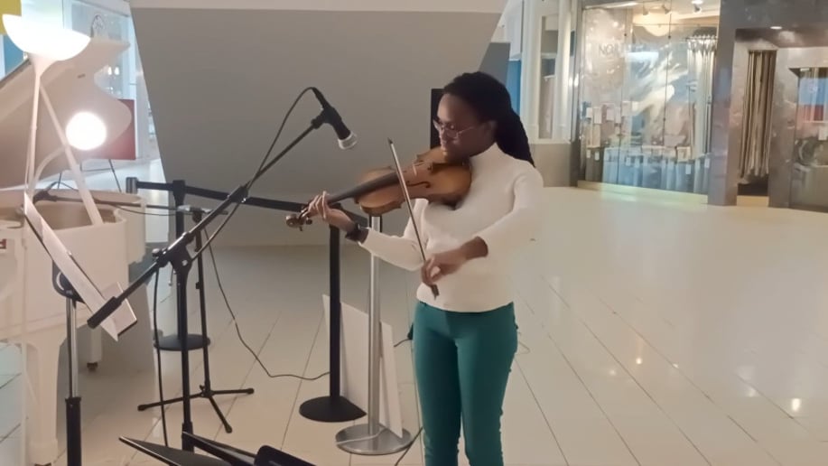 Gallery photo 8 of Pianist & Violinist Marini Kelley