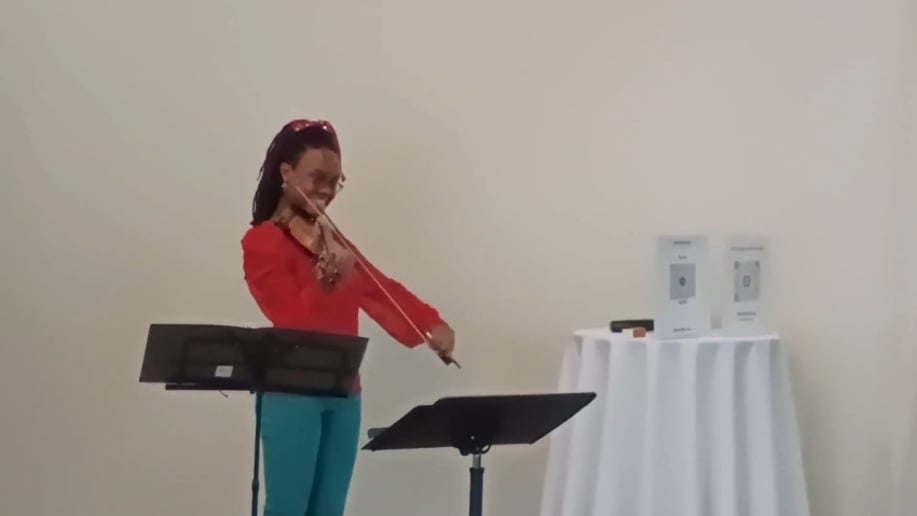 Gallery photo 7 of Pianist & Violinist Marini Kelley