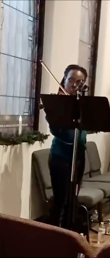 Gallery photo 6 of Pianist & Violinist Marini Kelley