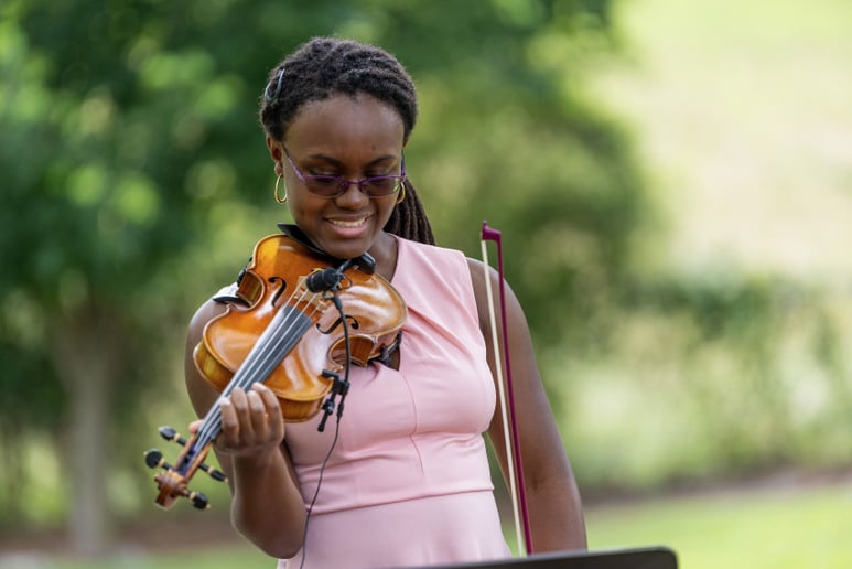 Gallery photo 2 of Pianist & Violinist Marini Kelley