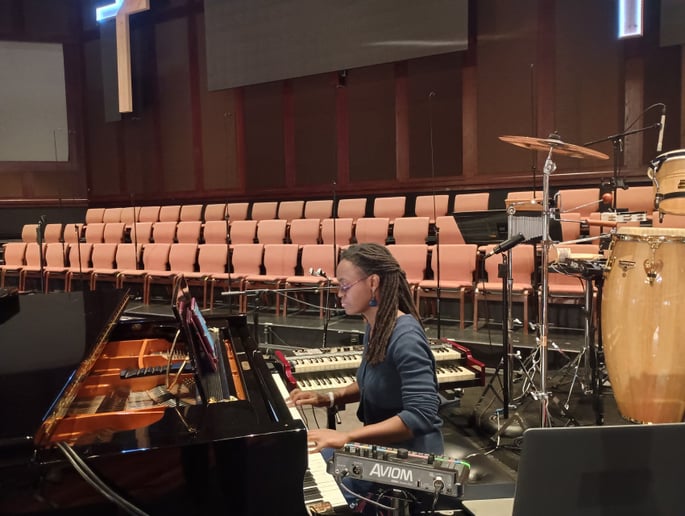 Gallery photo 17 of Pianist & Violinist Marini Kelley