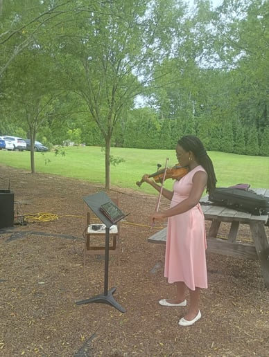 Gallery photo 4 of Pianist & Violinist Marini Kelley
