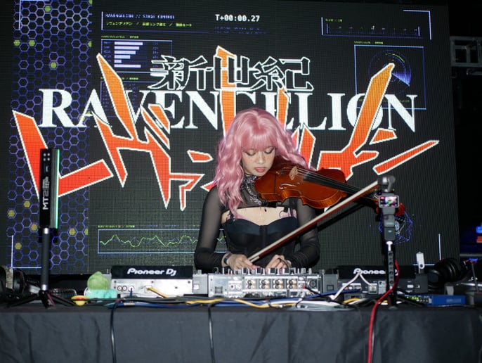 Gallery photo 6 of YenJu | DJ & Violinist