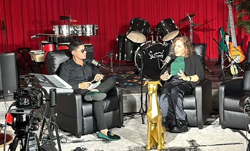 Gallery photo 4 of Yes with Yesse!
