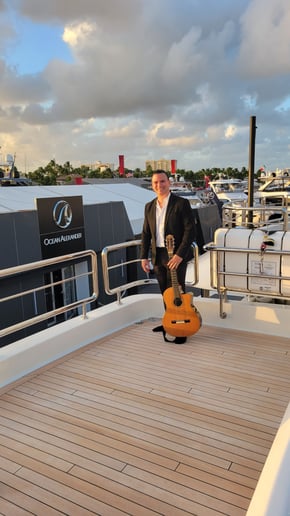 Gallery photo 4 of Yoani Gonzalez Guitar for Events