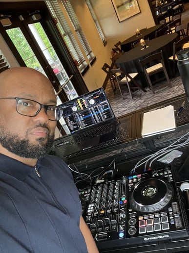 Gallery photo 6 of Your Favorite DJ's Favorite DJ!