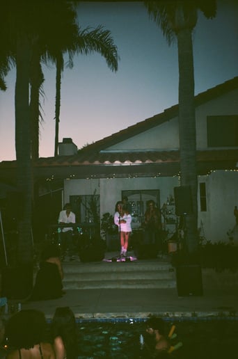 Gallery photo 1 of Yuhg!rlfran
