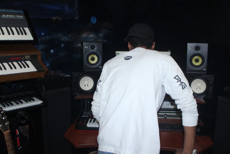 Gallery photo 3 of Yung ELi