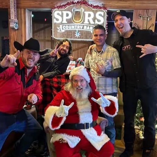 Gallery photo 7 of Yvr Santa