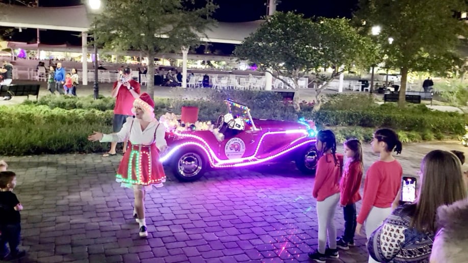 Gallery photo 62 of Caroling on Wheels, Carolers and Holiday Entertainers