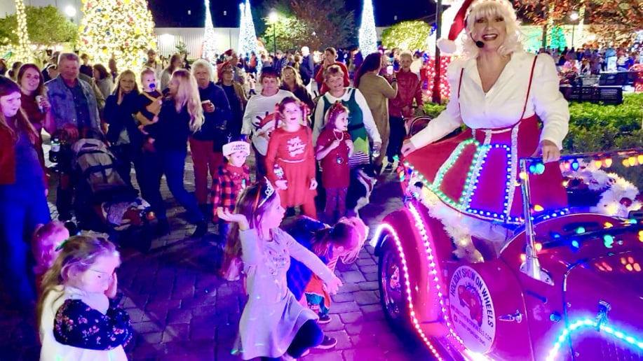 Gallery photo 4 of Caroling on Wheels, Carolers and Holiday Entertainers