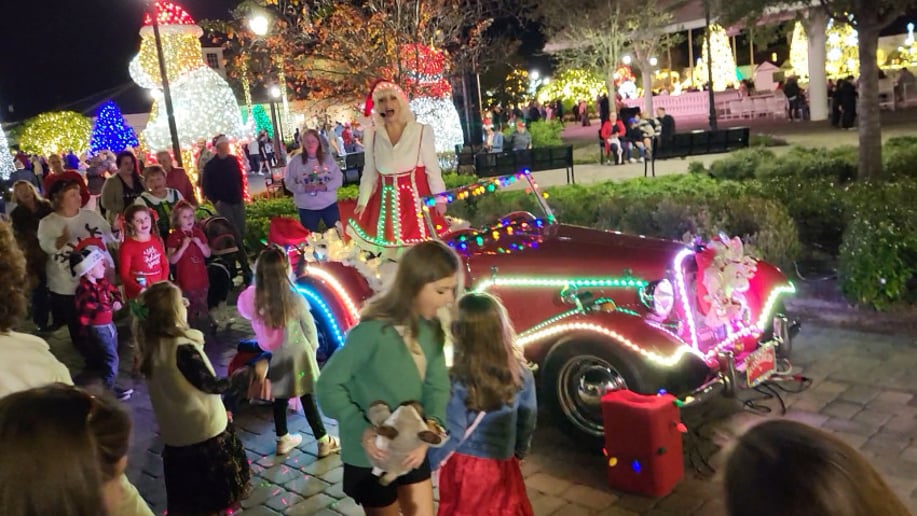 Gallery photo 39 of Caroling on Wheels, Carolers and Holiday Entertainers
