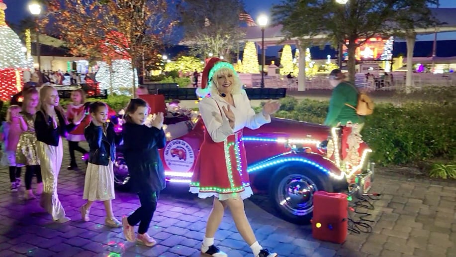 Gallery photo 16 of Caroling on Wheels, Carolers and Holiday Entertainers