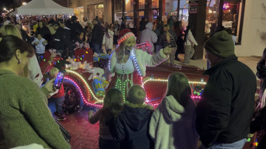 Gallery photo 74 of Caroling on Wheels, Carolers and Holiday Entertainers