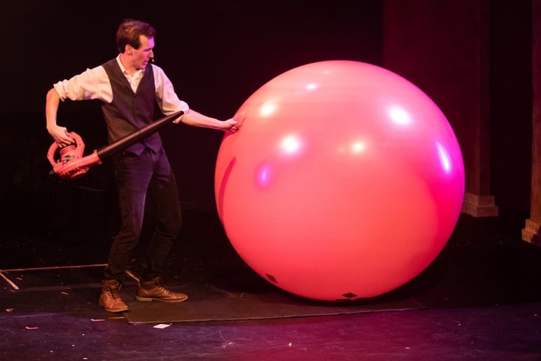 Gallery photo 4 of Zach Michel - Comedy Magician