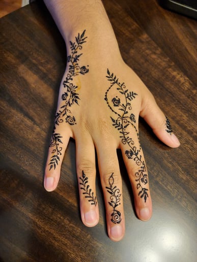 Gallery photo 2 of ZeeBeeHenna