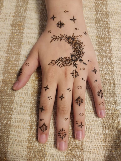 Gallery photo 3 of ZeeBeeHenna