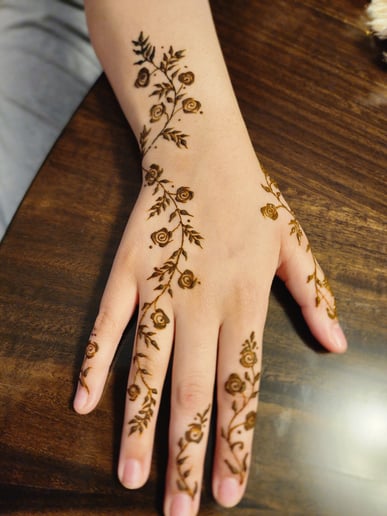 Gallery photo 6 of ZeeBeeHenna