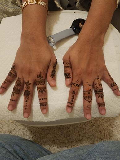 Gallery photo 7 of ZeeBeeHenna