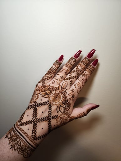 Gallery photo 9 of ZeeBeeHenna