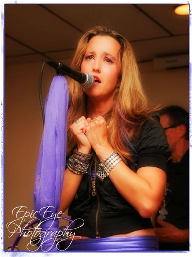 Gallery photo 1 of Suzie Hatton Band