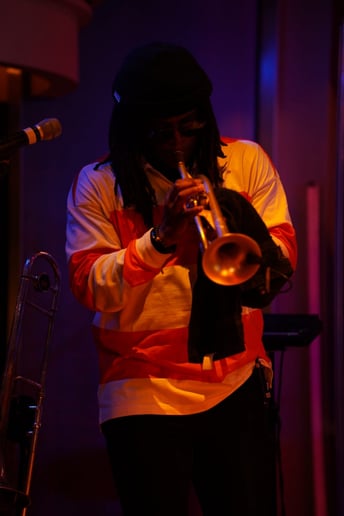 Gallery photo 4 of Zo Blow
