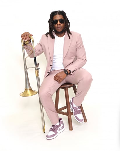 Gallery photo 9 of Zo Blow